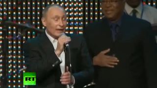 Putin ako klavirista a spevák