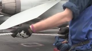 Takto tankujú bojové lode na mori!