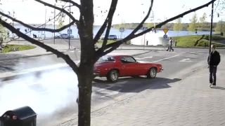 Frajer na aute a lampa
