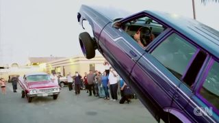 Mike Rowe vyskúšal extrémny lowrider (USA)