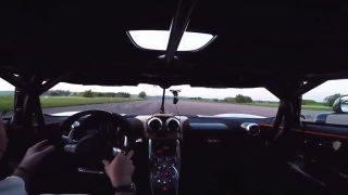 Brutálna akcelerácia a decelerácia Koenigseggu One:1