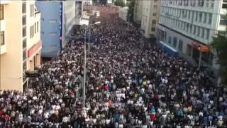 Modlitba moslimov v uliciach Moskvy