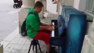 Pekne zahratá pieseň od Edward Cullen - Bella's Lullaby