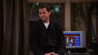 Dva a pol chlapa - Charlie Harper fajka