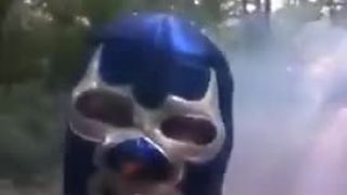 Keď sa dvaja bavia s pyrotechnikou
