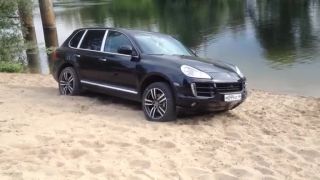 Moje Porsche Cayenne nezastaví nič! (Rusko)