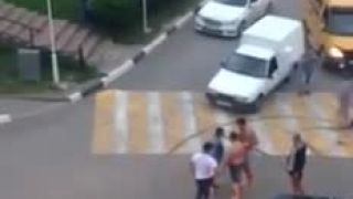 Rusko nikdy nespi ! Mladí nevychovanci v aute
