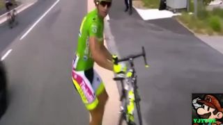 Sagan takmer zrazila motorka