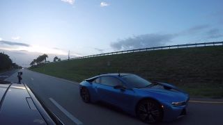 Tesla Model S P85D (šialený režim) vs. BMW i8