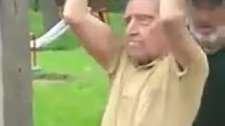 Zhyby na hrazde v podaní 84 ročného muža
