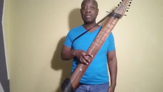 Hra na hudobný nástroj zvaný "Chapman stick"