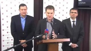Nebojte sa svedčiť proti skorumpovaným hyenám v bielych plá