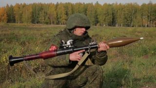 RPG-7 vs. 40 cm hrubé nepriestrelné sklo (Rusko)