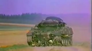 Na koľkých metroch zastane tank vyhodení z letiace lietadla?