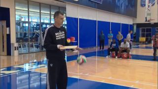 Mikhail Prokhorov drezíruje svojich basketbalistov