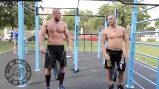 Strongman na workout hřišti