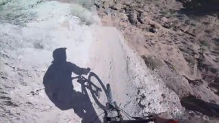 Backflip cez 72 stôp dlhý Canyon Gap (Red Bull Rampage 2015)