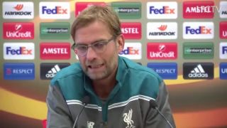 Nový trenér FC Liverpoolu zabudol na tlmočníka
