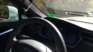 Prečo sa nespoliehať na "autopilota"? (Tesla Model S)