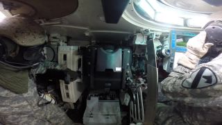 Nabíjanie amerického tanku M1 Abrams