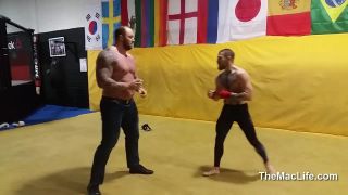 Hafthór Björnsson (190 kg) vs Conor McGregor (66 kg)