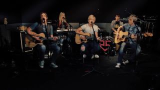 R5 - Here Comes Forever