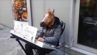 Mladý Slovinec chce zarobiť na snubný prsteň