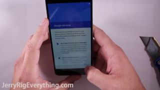 Nový Nexus 6P sa zohne ako nič