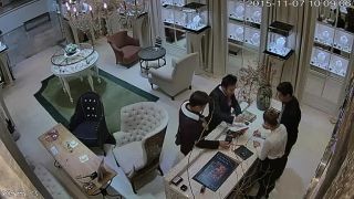 Pozrite si, ako ukradli diamantový prsteň za 300 000 eur