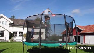 Trojité salto vzad na trampolíne