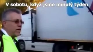 Nahnevaný reportér na Slovinských hraniciach