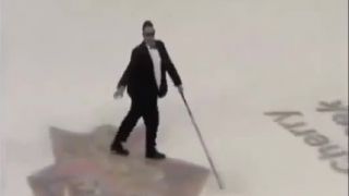 Tréner názorne predviedol , čo si myslia o rozhodcov