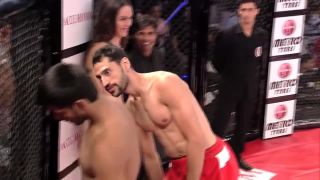 Veľký frajer a jeho 7 sekúnd v MMA ringu (India)