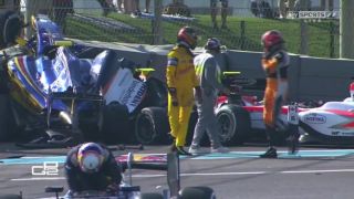 Pozrite si skupinovú haváriu na záverečných pretekoch GP2