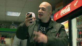 Dvaja akoze "rapperi" predvádzajú svoje ninja kreácie