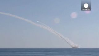 Ruská ponorka vs ropná infraštruktúra a sklad zbraní ISIS