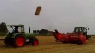 Lietajúce balíky slamy