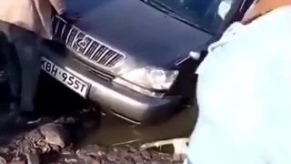 Zapadol do blata