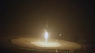 Pristátie rakety Falcon 9 z helikoptéry