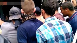 Moslimovia vo Francúzsku hromadne ničia všetko