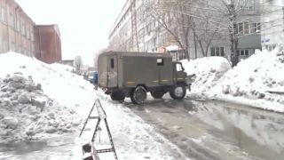 GAZ-66 nepozná žiadne zábrany