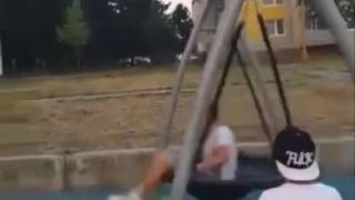 Ako správne zoskakovať z húpačky
