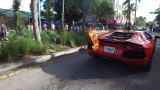 Keď je horiace Lamborghini turistickou atrakciou (Miami)