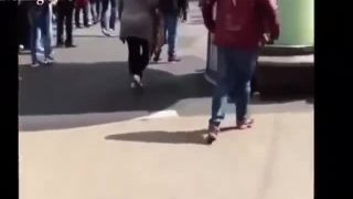 Brutálny útok na ulici. Bili ho hlava nehlava Tu si imigranti 
