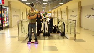 Balans s iPadom na hoverboarde