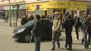 Kto su ti  EXTREMISTI NAPADLI POLICAJTOV