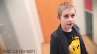 Nedavajte deťom do ruky elektroniku!!!