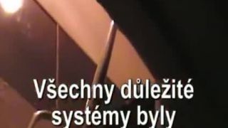 V brlohu atómového boha