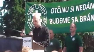 Poslanec mlátil cudzinca a vrieskal Zabite toho negra