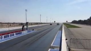 Alfa Romeo 4C vs Tesla X P90D s Alfa Romeo 4C na prívese